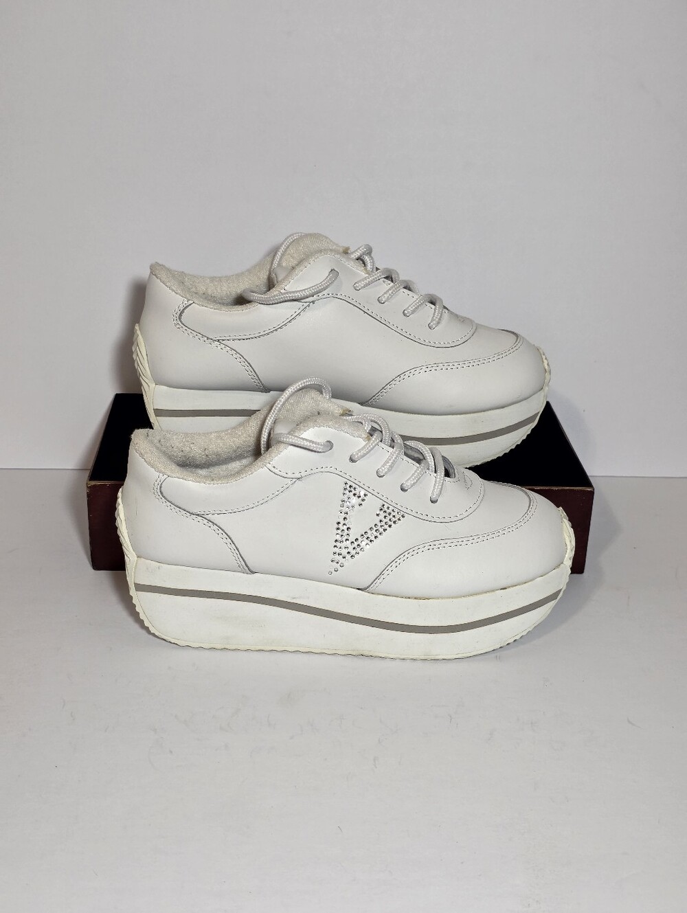 Volatile Womens 6 White Leather Platform Sneakers Rhinestone Y2K Chunky Shoes